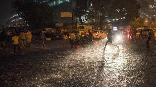 The weather bureau has issued an ‘extremely heavy’ rainfall alert for Mumbai from June 9 to 11 (Saturday to Monday), and has asked citizens to stay indoors as much as possible on these days. The city may see over 200mm rain in 24 hours from June 9 onwards, with thundershowers expected in city today and tomorrow. (Pratik Chorge / HT File) The weather bureau has issued an ‘extremely heavy’ rainfall alert for Mumbai from June 9 to 11 (Saturday to Monday), and has asked citizens to stay indoors as much as possible on these days. The city may see over 200mm rain in 24 hours from June 9 onwards, with thundershowers expected in city today and tomorrow. (Pratik Chorge / HT File)