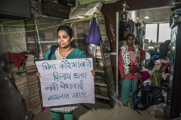 Dalit activists associated with the 'yalgar parishad' holding a protest placard at Sudhir Dhawale’s office in Govandi after the Mumbai police arrested him there.(HT Photo)