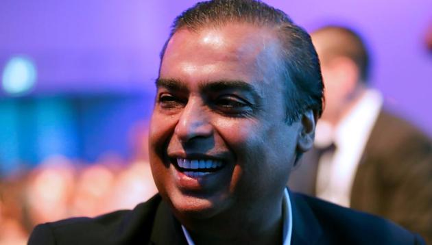 Mukesh Ambani voluntarily capped his compensation at <span class='webrupee'>₹</span>15 crore in October 2009 amid a debate over right-sizing of CEO salaries.(Reuters/File Photo)