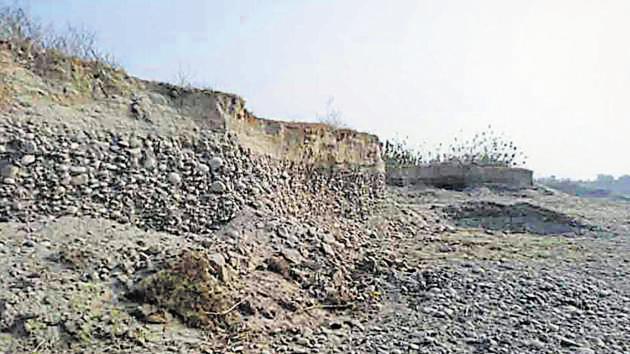The department took action against large-scale illegal mining happening in Baelpadav of Semalchod area of Nainital. (HT File) The department took action against large-scale illegal mining happening in Baelpadav of Semalchod area of Nainital. (HT File)