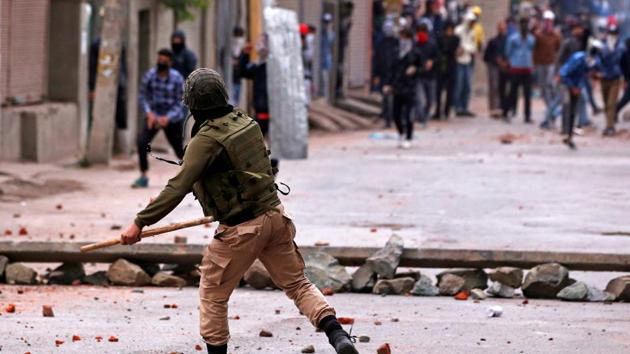 Demonstrators throw stones towards the Indian police during a protest, Srinagar, Kashmir, May 8, 2018(REUTERS)