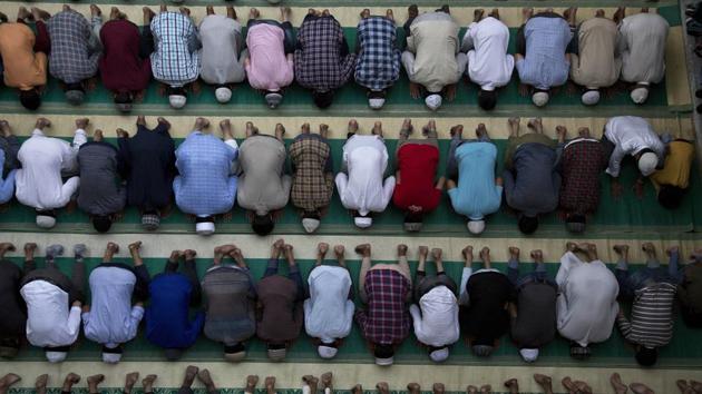 Devotees offer prayers at a mosque during the month of Ramzan in Dehradun, Uttarakhand, on June 6, 2018. (Anupam Nath / AP) Devotees offer prayers at a mosque during the month of Ramzan in Dehradun, Uttarakhand, on June 6, 2018. (Anupam Nath / AP)