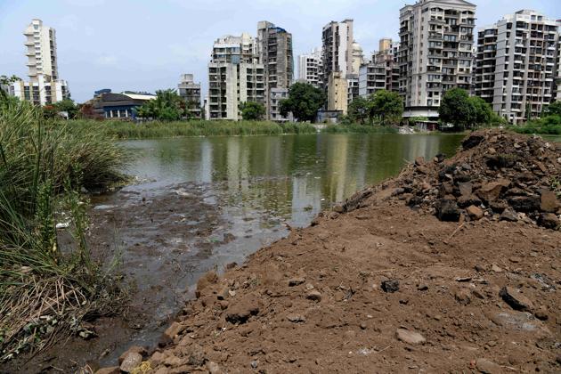 Once spread across five hectares , the pond has been reduced to one-tenth of its original size.(Bachchan Kumar/HT)