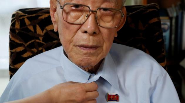 American suggestions for North Korea to follow Libya have irked many North Koreans in Japan, who drew parallels with subsequent events. “But wasn’t Libya ruined by this approach?” asked 95-year-old Baek Chong Won. How can North Korea give up nuclear weapons developed when it had nothing to eat?, he asked, wearing a lapel pin of the last two generations of North Korean leaders. (Kim Kyung-Hoon / REUTERS) American suggestions for North Korea to follow Libya have irked many North Koreans in Japan, who drew parallels with subsequent events. “But wasn’t Libya ruined by this approach?” asked 95-year-old Baek Chong Won. How can North Korea give up nuclear weapons developed when it had nothing to eat?, he asked, wearing a lapel pin of the last two generations of North Korean leaders. (Kim Kyung-Hoon / REUTERS)