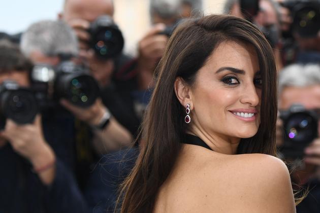 Spanish actor Penelope Cruz poses on May 9, 2018 during a photocall for the film Todos Lo Saben (Everybody Knows) at the 71st edition of the Cannes Film Festival in Cannes.(AFP)