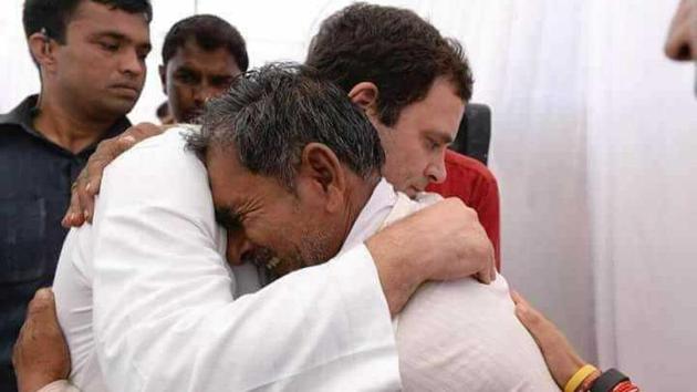 Congress president Rahul Gandhi consoles a family member of a farmer who was killed in police firing during 2017 farmers' agitation, at Kisan Samriddhi Sankalp rally, in Mandsaur, Madhya Pradesh, on June 06, 2018. (HT Photo) Congress president Rahul Gandhi consoles a family member of a farmer who was killed in police firing during 2017 farmers' agitation, at Kisan Samriddhi Sankalp rally, in Mandsaur, Madhya Pradesh, on June 06, 2018. (HT Photo)