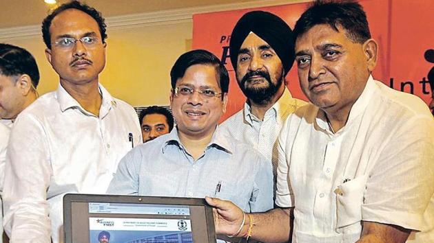 Industry and commerce minister Sunder Sham Arora launching ‘Business First’ portal in Jalandhar on Thursday. (HT Photo) Industry and commerce minister Sunder Sham Arora launching ‘Business First’ portal in Jalandhar on Thursday. (HT Photo)