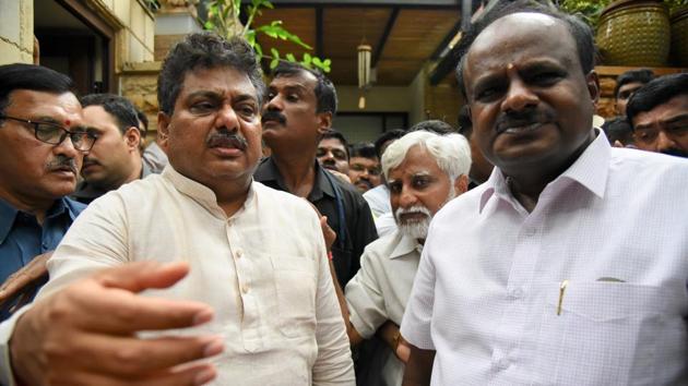 Karnataka chief minister HD Kumaraswamy (R) meets Congress leader MB Patil at his residence in Bengaluru on Friday. (HT Photo) Karnataka chief minister HD Kumaraswamy (R) meets Congress leader MB Patil at his residence in Bengaluru on Friday. (HT Photo)