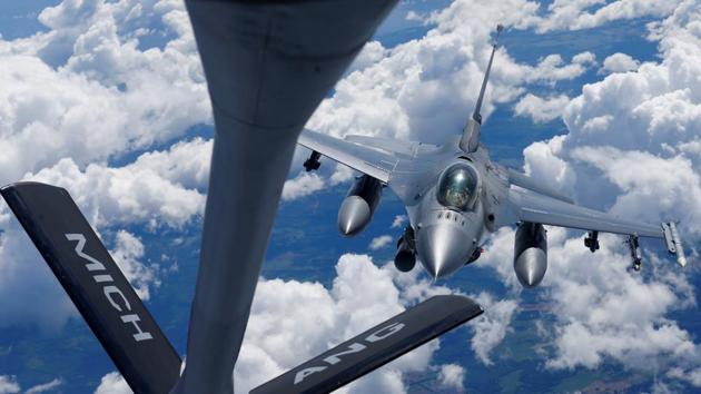 A US Air Force F-16 fighter approaches a KC-135 aerial refueling aircraft during the US led Saber Strike exercise in the air over Estonia. (Ints Kalnins / REUTERS)