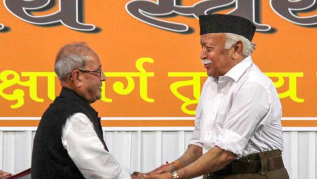 Former president Pranab Mukherjee being greeted by Rashtriya Swayamsevak Sangh chief Mohan Bhagwat during the closing ceremony of ‘Tritiya Varsha Sangh Shiksha Varg’ in Nagpur on June 7.(PTI Photo) Former president Pranab Mukherjee being greeted by Rashtriya Swayamsevak Sangh chief Mohan Bhagwat during the closing ceremony of ‘Tritiya Varsha Sangh Shiksha Varg’ in Nagpur on June 7.(PTI Photo)