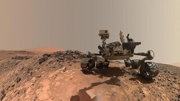 A low-angle self-portrait of NASA's Curiosity Mars rover vehicle at the site from which it reached down to drill into a rock target called Buckskin on lower Mount Sharp.(AFP photo)