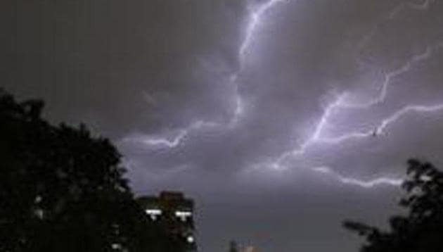 The MeT department forecast thunderstorm in Delhi on Friday night and light rains on Saturday.(AFP File Photo)