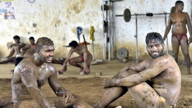 The akhada then comes to life in the evening at 4pm. (Gurpreet Sigh/HT)