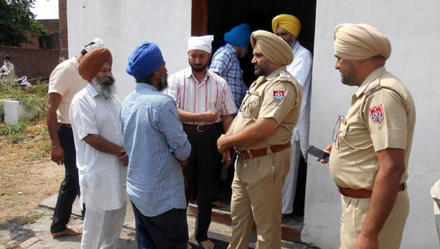 Police officials outside the Gurdwara Singh Shaheedan at Dangoli village near Rupnagar on Saturday.(HT Photo) Police officials outside the Gurdwara Singh Shaheedan at Dangoli village near Rupnagar on Saturday.(HT Photo)