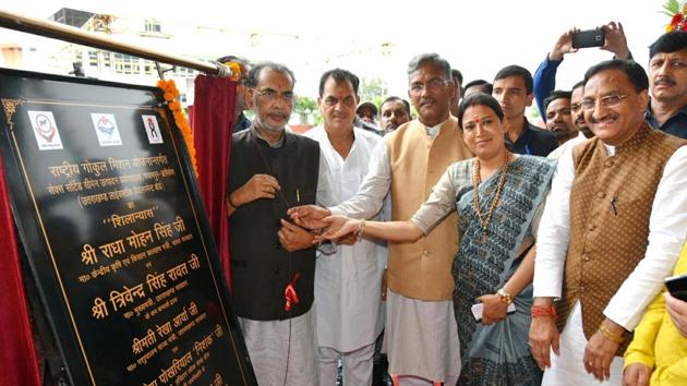 CM Trivendra Singh Rawat, union minister Radha Mohan Singh inaugurate Sexed Sorted Semen Laboratory in Rishikesh on Saturday.(HT Photo)