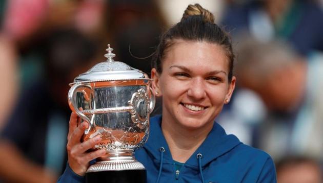 Simona Halep celebrates with the trophy after winning the final against Sloane Stephens at Roland Garros, Paris, France on June 9, 2018. (REUTERS)