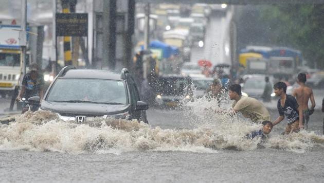 Photos: Southwest monsoon brings Mumbai at halt, leaving roads waterlogged  | Hindustan Times