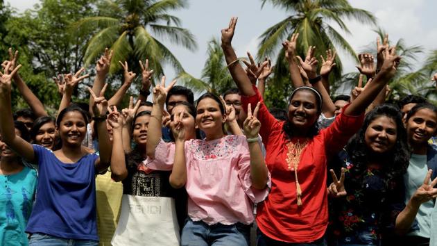 Students celebrate after SSC results were declared on Friday.(Bachchan Kumar/HT)