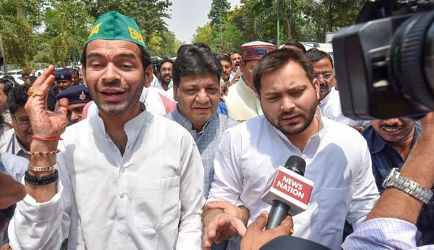 Lalu Yadav’s elder son Tej Pratap (left) is apparently unhappy as his younger brother Tejashwi (right) is hogging all the limelight and emerging as a prominent regional leader by carrying on his father’s legacy.(PTI) Lalu Yadav’s elder son Tej Pratap (left) is apparently unhappy as his younger brother Tejashwi (right) is hogging all the limelight and emerging as a prominent regional leader by carrying on his father’s legacy.(PTI)