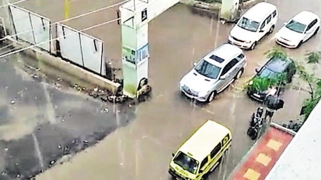 Lack of proper drainage infrastructure like storm water drains, lead to waterlogging in Wagholi.(HT PHOTO)