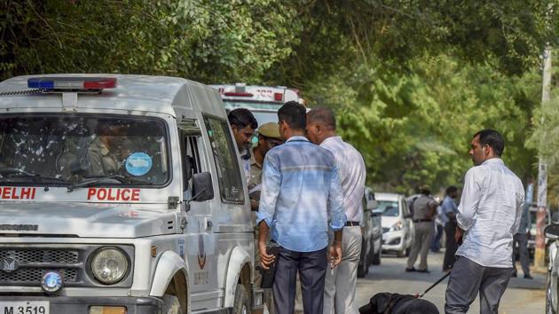 Police personnel and forensic experts inspect the site of an encounter between the Special Cell and a gang of criminals in the Chattarpur area of south Delhi on Saturday.(PTI photo)