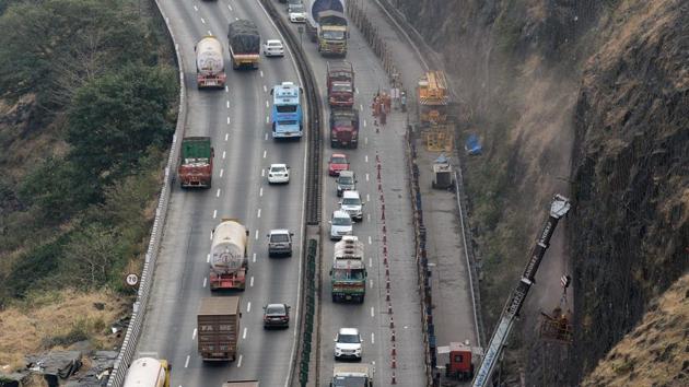 According to highway police, as many as 55 mishaps were reported between January and February this year where vehicles stationed on the Pune-Mumbai expressway were rammed into by other vehicles due to various reasons, including speeding and low visibility. (HT FILE PHOTO) According to highway police, as many as 55 mishaps were reported between January and February this year where vehicles stationed on the Pune-Mumbai expressway were rammed into by other vehicles due to various reasons, including speeding and low visibility. (HT FILE PHOTO)