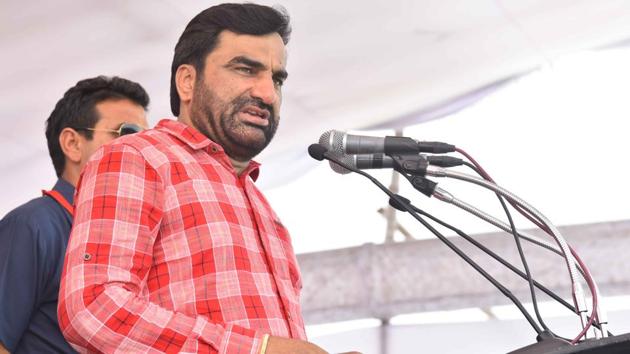 MLA Hanuman Beniwal addresses a rally in Sikar on Sunday.(HT Photo)