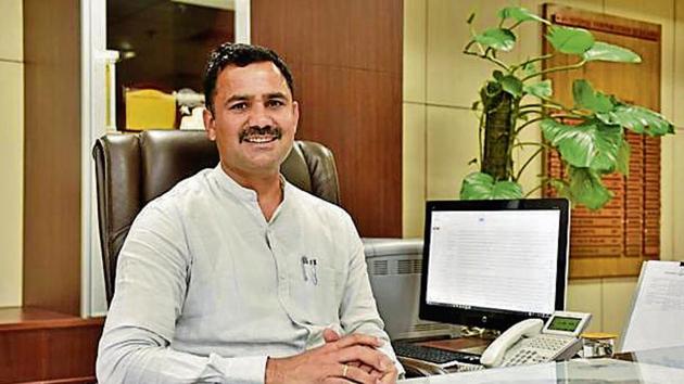 MCG commissioner Yashpal Yadav said the project to install streetlights in the city will be completed in July. MCG commissioner Yashpal Yadav said the project to install streetlights in the city will be completed in July.