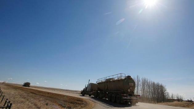 A tanker truck used to haul oil products drives away from an oil facility near Brooks, Alberta, Canada. (REUTERS File Photo) A tanker truck used to haul oil products drives away from an oil facility near Brooks, Alberta, Canada. (REUTERS File Photo)