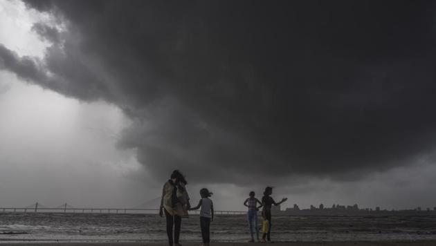 Dark monsoon clouds in Mumbai. After Thursday, only scattered rainfall is expected over the western coast of Maharashtra, Karnataka and Kerala, and the north east.(Pratik Chorge/HT Photo) Dark monsoon clouds in Mumbai. After Thursday, only scattered rainfall is expected over the western coast of Maharashtra, Karnataka and Kerala, and the north east.(Pratik Chorge/HT Photo)