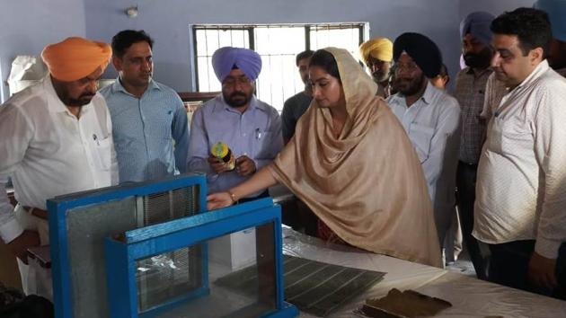 Union minister Harsimrat Kaur Badal inspecting honey production at a centre in Kheri village in Sangrur on Monday.(HT Photo)