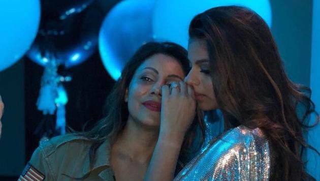 Gauri Khan and daughter Suhana Khan get ready for a party.(Instagram) Gauri Khan and daughter Suhana Khan get ready for a party.(Instagram)