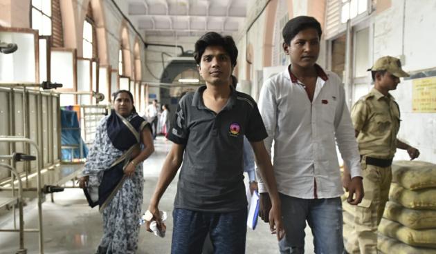 Lalit Salve completing discharge formalities at St. George’s Hospital in Mumbai.(Anshuman Poyrekar/HT Photo)