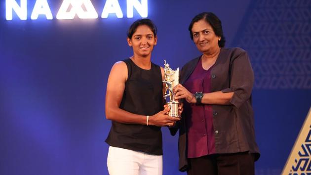 Harmanpreet Kaur received the award for best international cricketer for 2016-17 season. (bCCI)