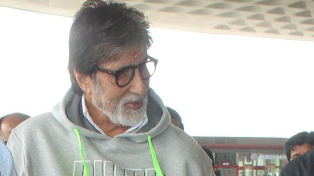 Amitabh Bachchan spotted at the Mumbai airport on his way to London.(Viral Bhayani)