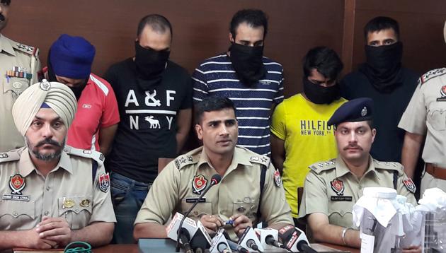 Mohali SSP Kuldeep Singh Chahal producing the five gangsters before mediapersons in Mohali.(HT Photo) Mohali SSP Kuldeep Singh Chahal producing the five gangsters before mediapersons in Mohali.(HT Photo)