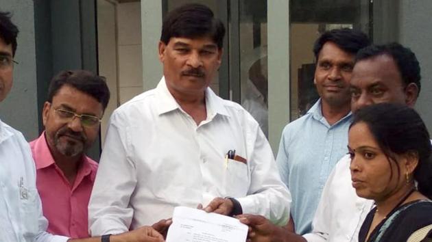 Siddhartha Dhende, (second from left), Pune deputy mayor, handing over the official order to Ashok Athawale’s family on Tuesday. (HT Photo) Siddhartha Dhende, (second from left), Pune deputy mayor, handing over the official order to Ashok Athawale’s family on Tuesday. (HT Photo)