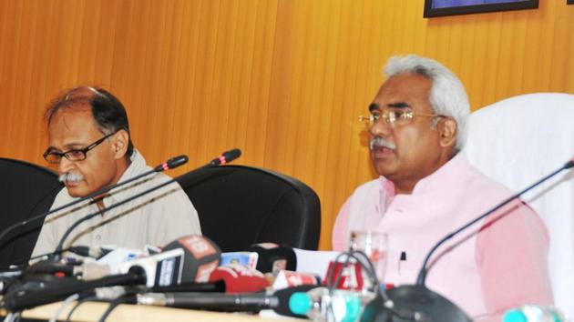 Cabinet minister Madan Kaushik (right) briefs the media about cabinet decisions at secretariat in Dehradun on Wednesday.(HT Photo)