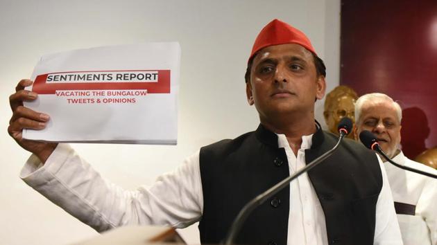Former Uttar Pradesh chief minister and Samajwadi Party leader Akhilesh Yadav on Wednesday said there was a conspiracy behind reports that he damaged a recently-vacated government bungalow in Lucknow. Yadav said the Bharatiya Janata Party which is in power in UP is rattled after repeated defeats in recent by-elections. (Subhankar Chakraborty / HT Photo)