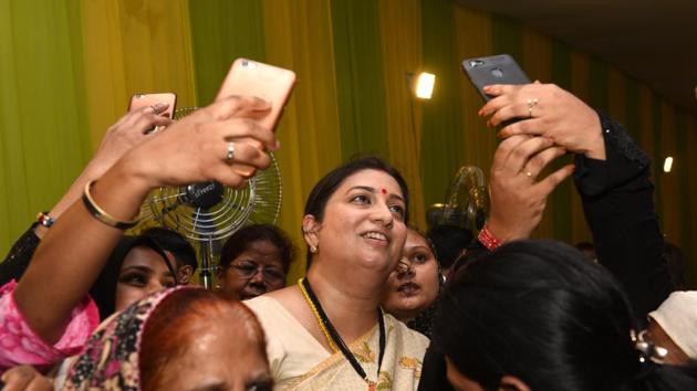 Women click selfie with union textiles minister Smriti Irani at an Iftar party hosted by union minority affairs minister Mukhtar Abbas Naqvi at his residence in New Delhi on Wednesday.(Arvind Yadav/HT Photo)