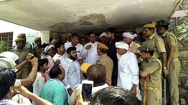 People protest against Todabhim sub-divisional magistrate Jagdish Arya after a video of him beating a man went viral in Bharatpur. (HT Photo) People protest against Todabhim sub-divisional magistrate Jagdish Arya after a video of him beating a man went viral in Bharatpur. (HT Photo)