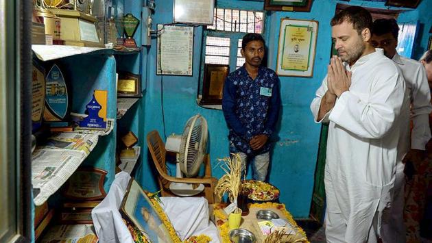 Congress President Rahul Gandhi pays homage to Dadaji Ramaji Khobragade who passed away on June 4, at his village in Chandrapur on Wednesday. Khobragade invented the HMT rice, a highly successful variety which yielded 80% more rice than the conventional varieties. (PTI)