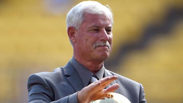 Richard Hadlee has undergone surgery for bowel cancer and is expected to make a full recovery, his wife Dianne said June 13, 2018.(AFP)