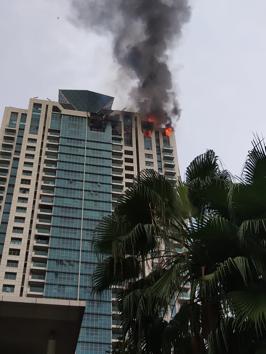The fire started on the 32nd floor around 2.10 pm on Wednesday afternoon.(Sagar Pillai/HT Photo)