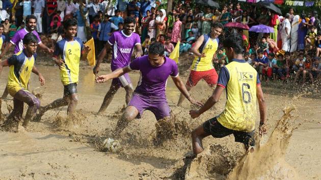 An exhibition match continues in a swamped paddy field. “Soccer crosses all barriers here. They track movement of their favourite players closely. For them it is more than a festival,” said former Indian player and Kerala Blasters’ member C K Vineeth, who hails from north Malabar’s Koothuparambha. (K Sasi / HT Photo) An exhibition match continues in a swamped paddy field. “Soccer crosses all barriers here. They track movement of their favourite players closely. For them it is more than a festival,” said former Indian player and Kerala Blasters’ member C K Vineeth, who hails from north Malabar’s Koothuparambha. (K Sasi / HT Photo)