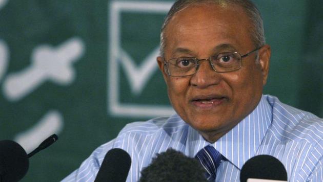 Maldives president Maumoon Abdul Gayoom speaks during a media briefing in Male in August 2007. Gayoom, who is the country’s longest serving leader, chief justice Abdulla Saeed and Supreme Court justice Ali Hameed were found guilty after they refused to hand over their mobile phones for a police investigation. (Reuters File Photo) Maldives president Maumoon Abdul Gayoom speaks during a media briefing in Male in August 2007. Gayoom, who is the country’s longest serving leader, chief justice Abdulla Saeed and Supreme Court justice Ali Hameed were found guilty after they refused to hand over their mobile phones for a police investigation. (Reuters File Photo)