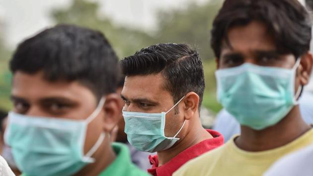 Authorities in UP said dusty conditions are likely to prevail for another 3-4 days and advised people to avoid staying outdoors for long hours.(PTI) Authorities in UP said dusty conditions are likely to prevail for another 3-4 days and advised people to avoid staying outdoors for long hours.(PTI)