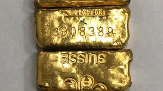 Bricks of gold worth Rs 26 lakh seized at Amrisar airport on Thursday.(HT Photo) Bricks of gold worth Rs 26 lakh seized at Amrisar airport on Thursday.(HT Photo)