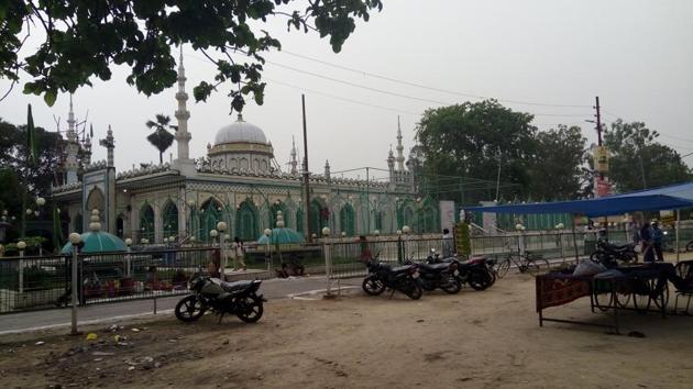 The looks of the shrine, a prominent centre of devotion for lakhs of Muslims and Hindus, along with Premchand’s residence, have changed with time.(HT Photo)