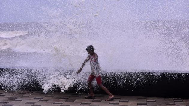 Tejal, a school student enjoys the high tide at Worli Seaface in Mumbai on June 11, 2018. (Anshuman Poyrekar / HT Photo)